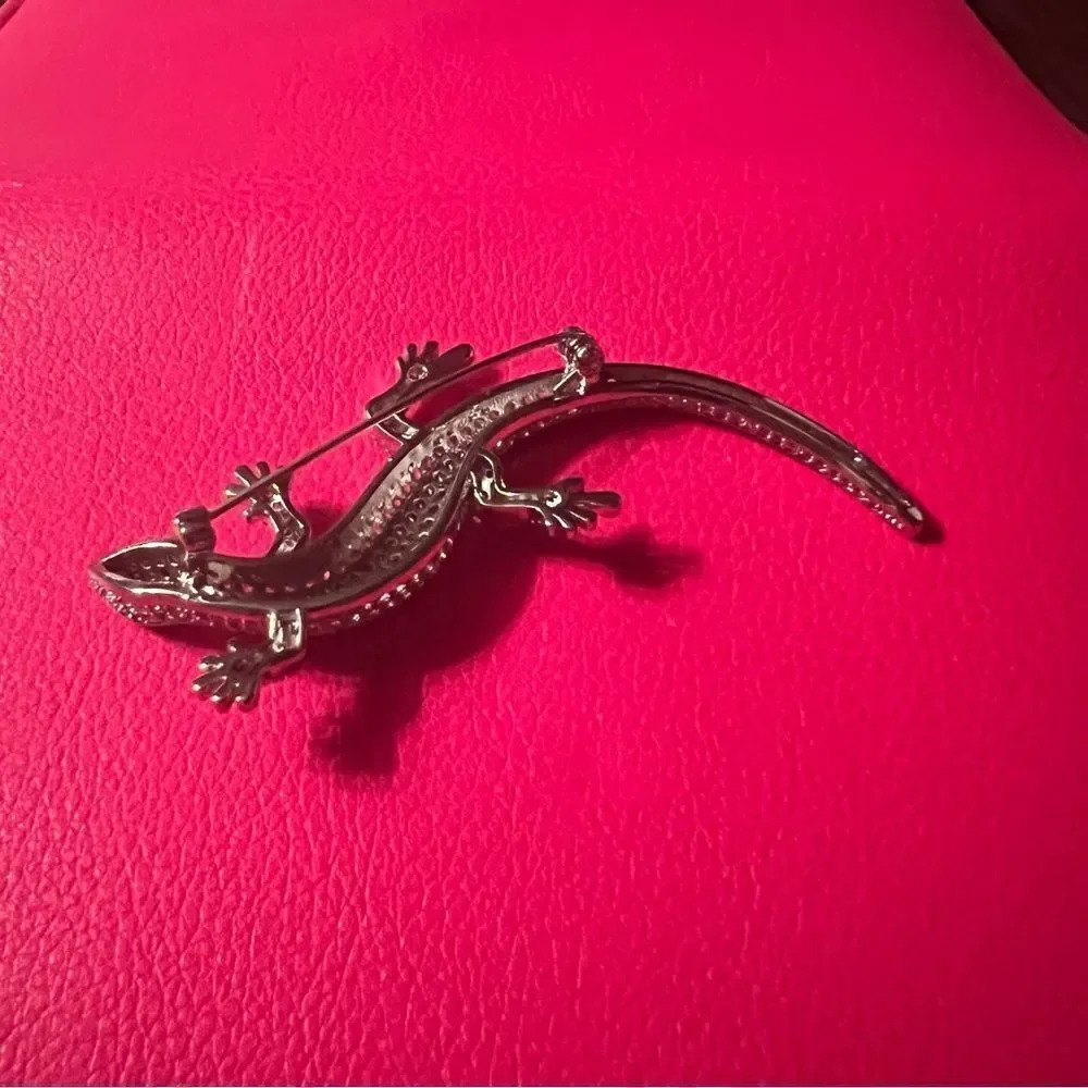 VQ Lizard Brooch - Picture 5 of 6
